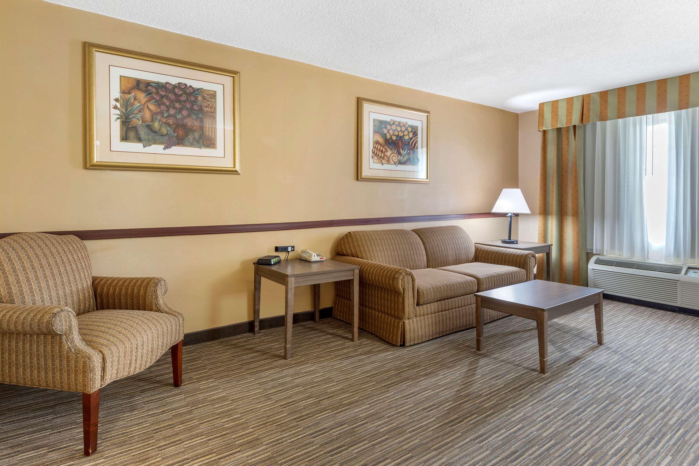 Quality Inn & Suites Hanes Mall Winston-Salem Eksteriør bilde