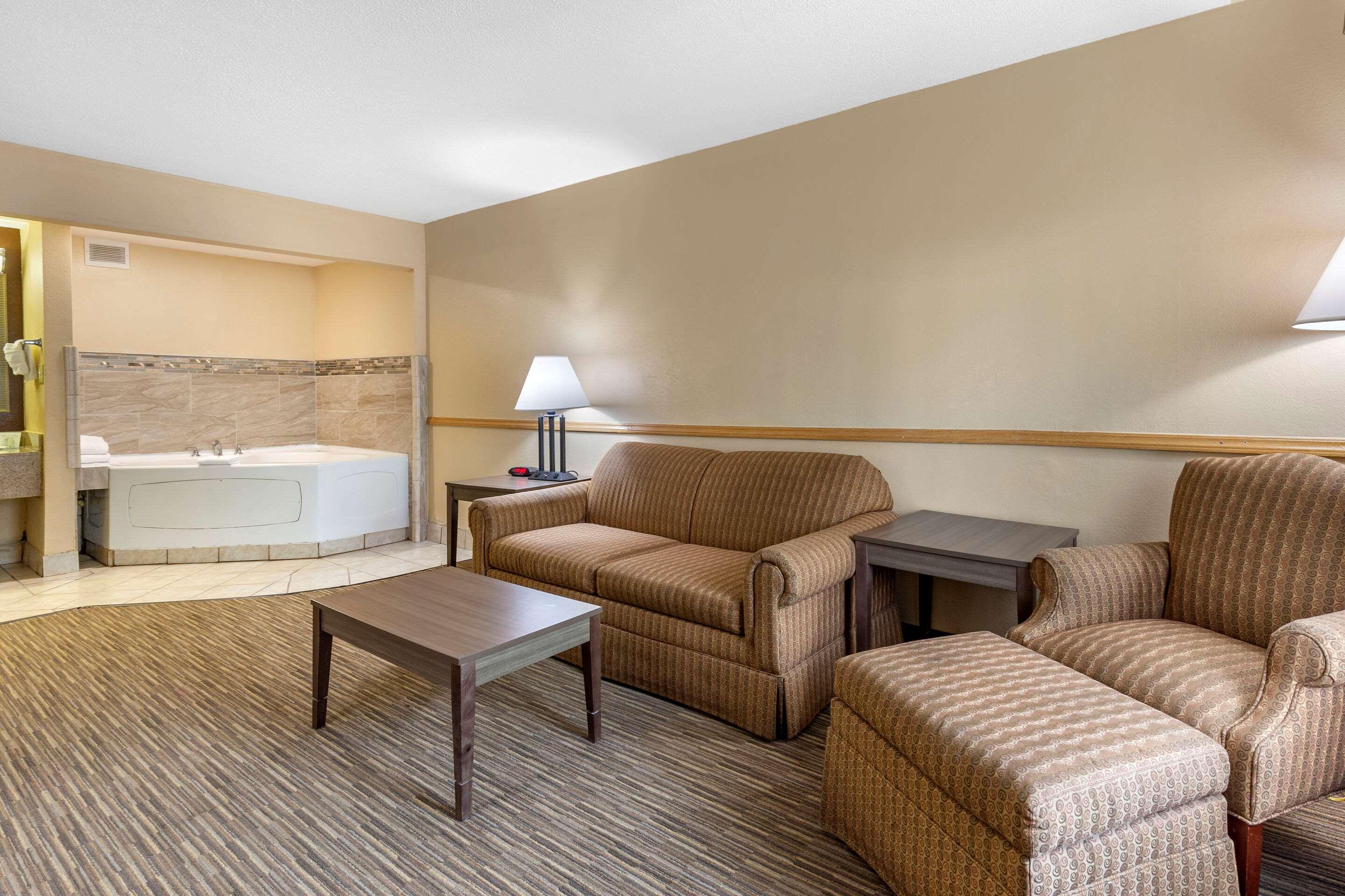 Quality Inn & Suites Hanes Mall Winston-Salem Eksteriør bilde